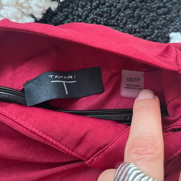 Tahari Sleeveless blouse - Picture 2 of 5